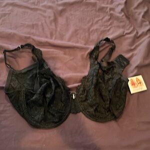 Women’s black bra size 40 D